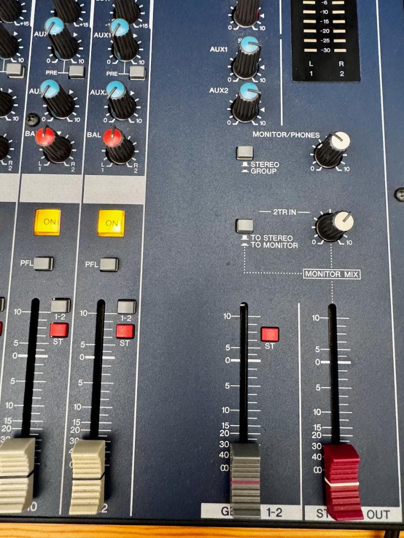 美品 YAMAHA MG124C 12チャンネル アナログミキシングコンソール