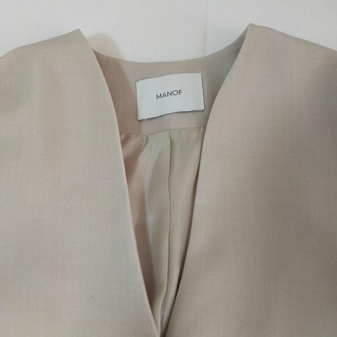 マノフ　MANOF ノーカラージャケット　ベージュ
