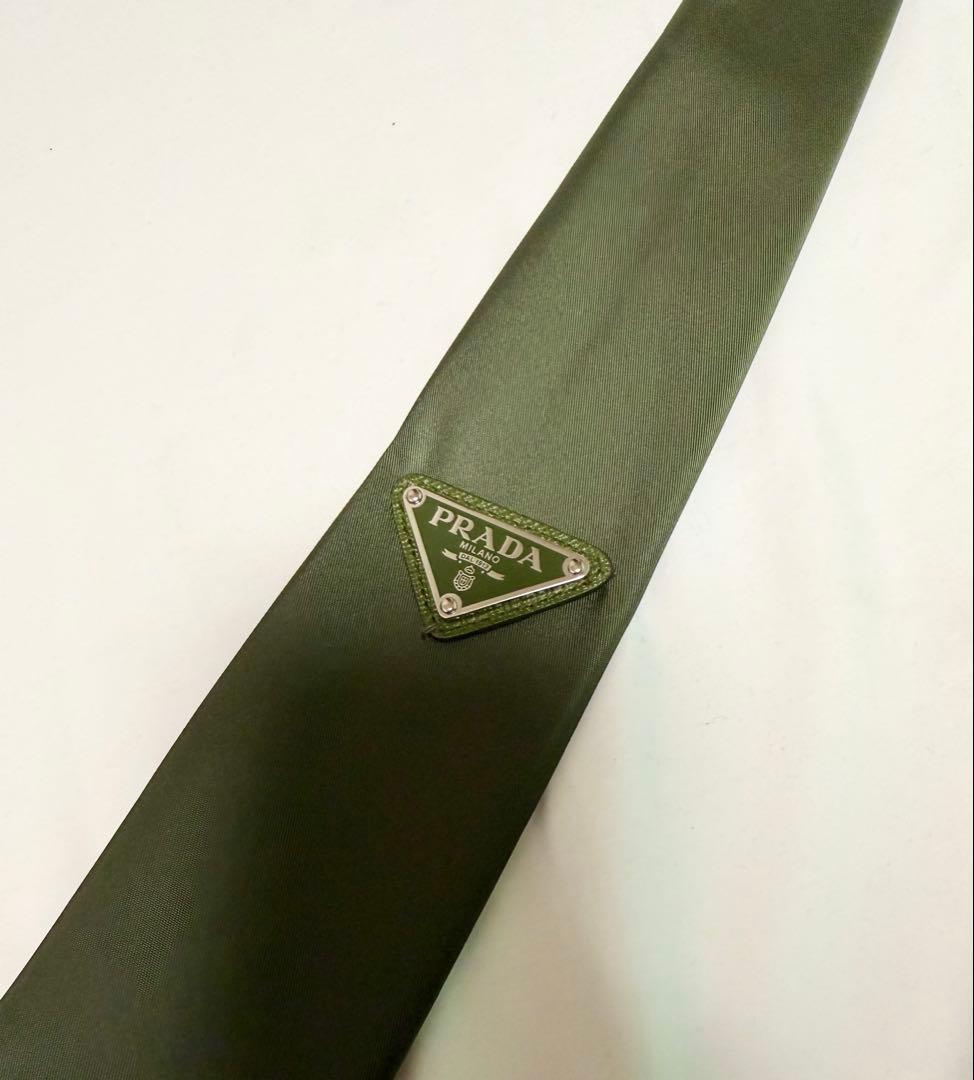 PRADA 3度使用の美品！ オリーブグリーン ネクタイ！