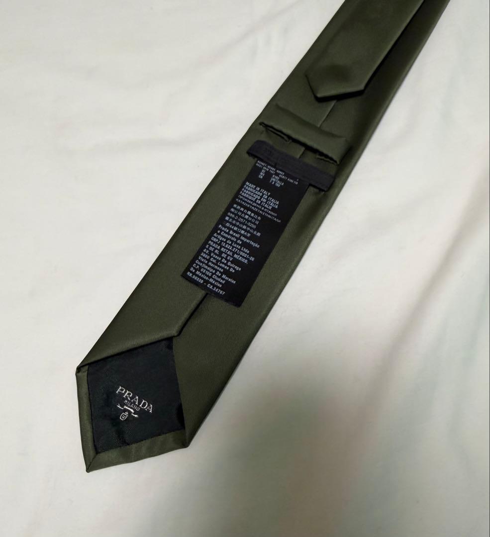 PRADA 3度使用の美品！ オリーブグリーン ネクタイ！