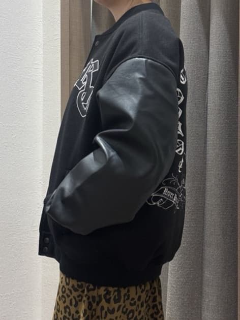 新作BIackletterスタジャン　黒　M 13200円