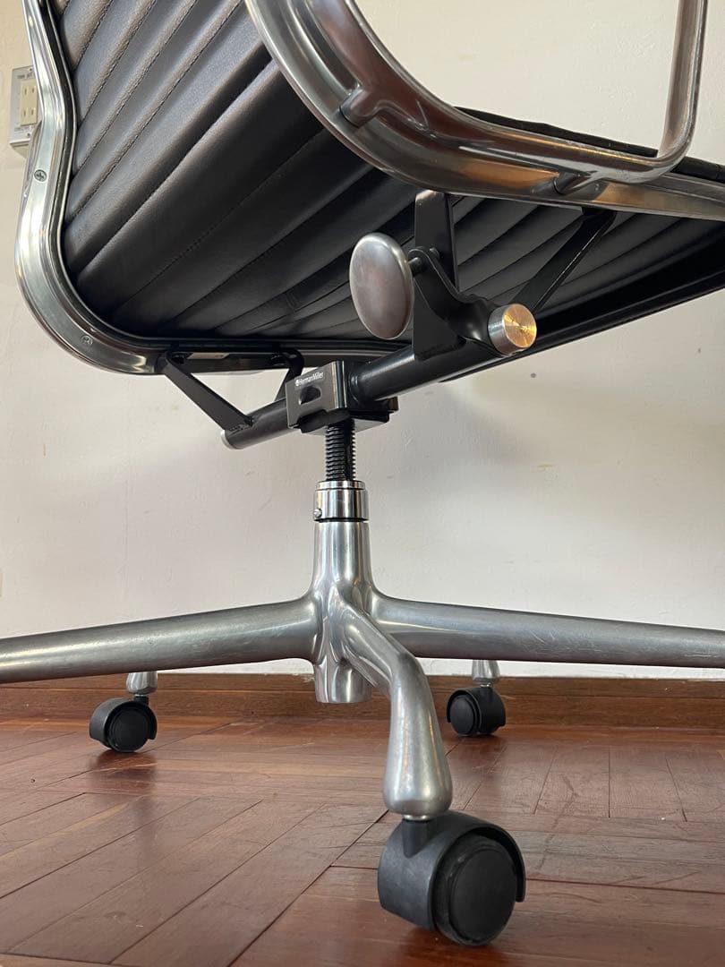 ハーマンミラー イームズ アルミナム グループ デスク チェア 本革