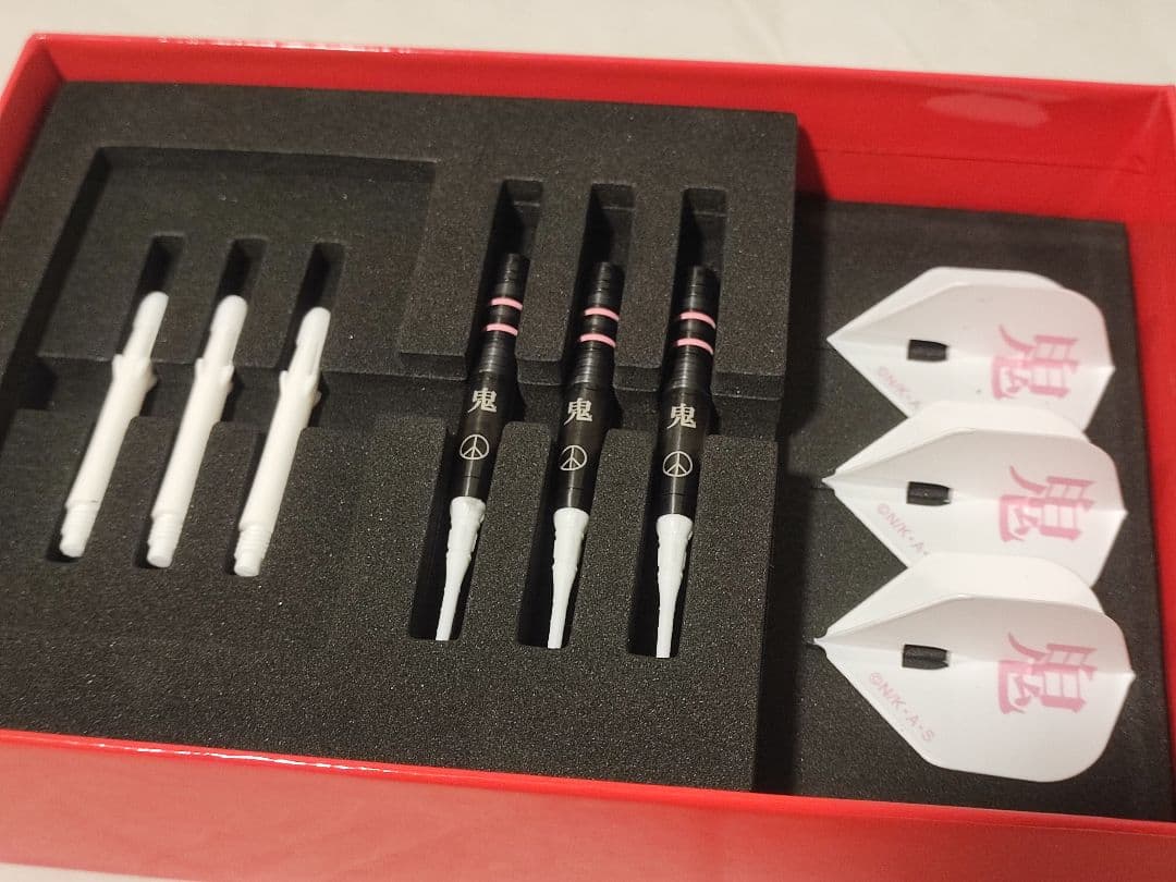 物語シリーズ ダーツセット 忍野 忍 ver.〈アクリルダーツスタンド付き〉