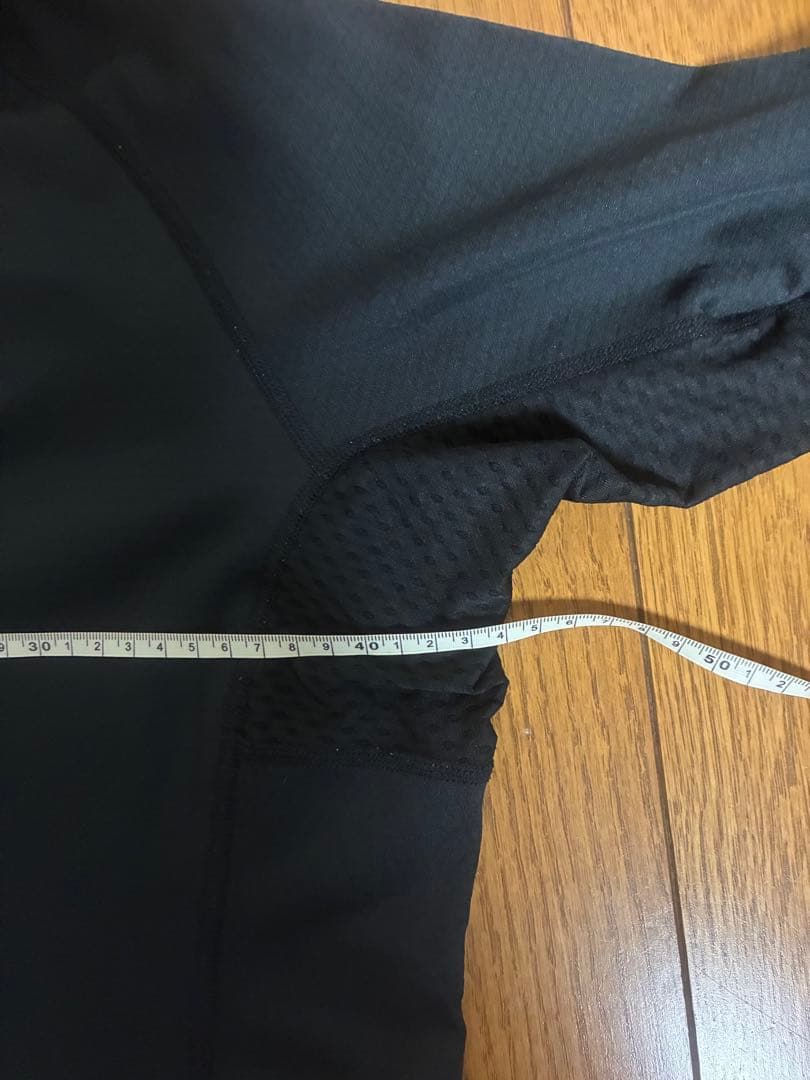 Lija ブラック ハイネック