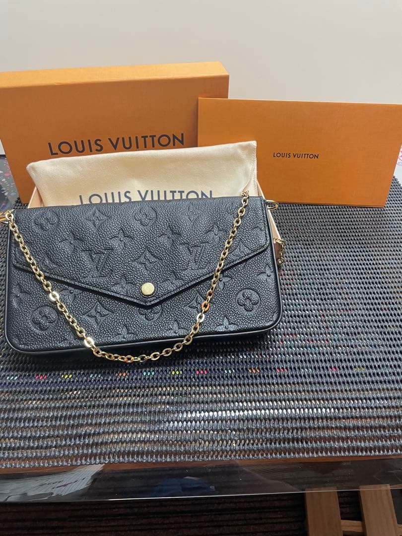 LOUIS VUITTONフェリシーチェーンウォレット