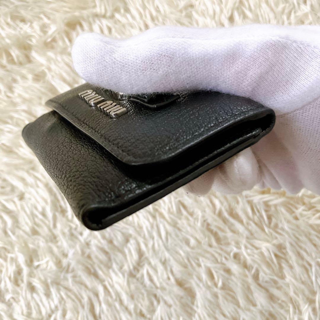 良品✨ 22春夏モデル✨ミュウミュウ キーケース　パール リボンレザー 黒