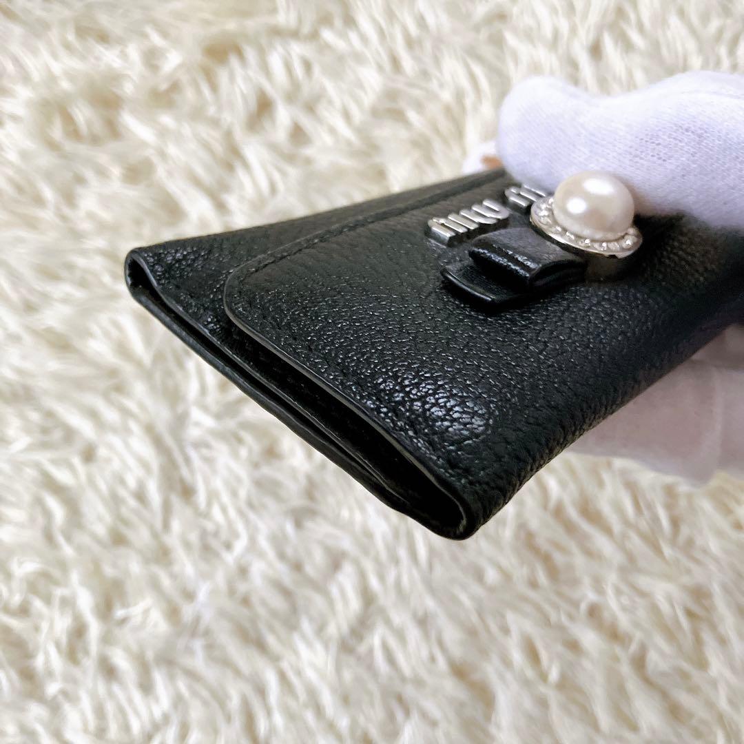 良品✨ 22春夏モデル✨ミュウミュウ キーケース　パール リボンレザー 黒
