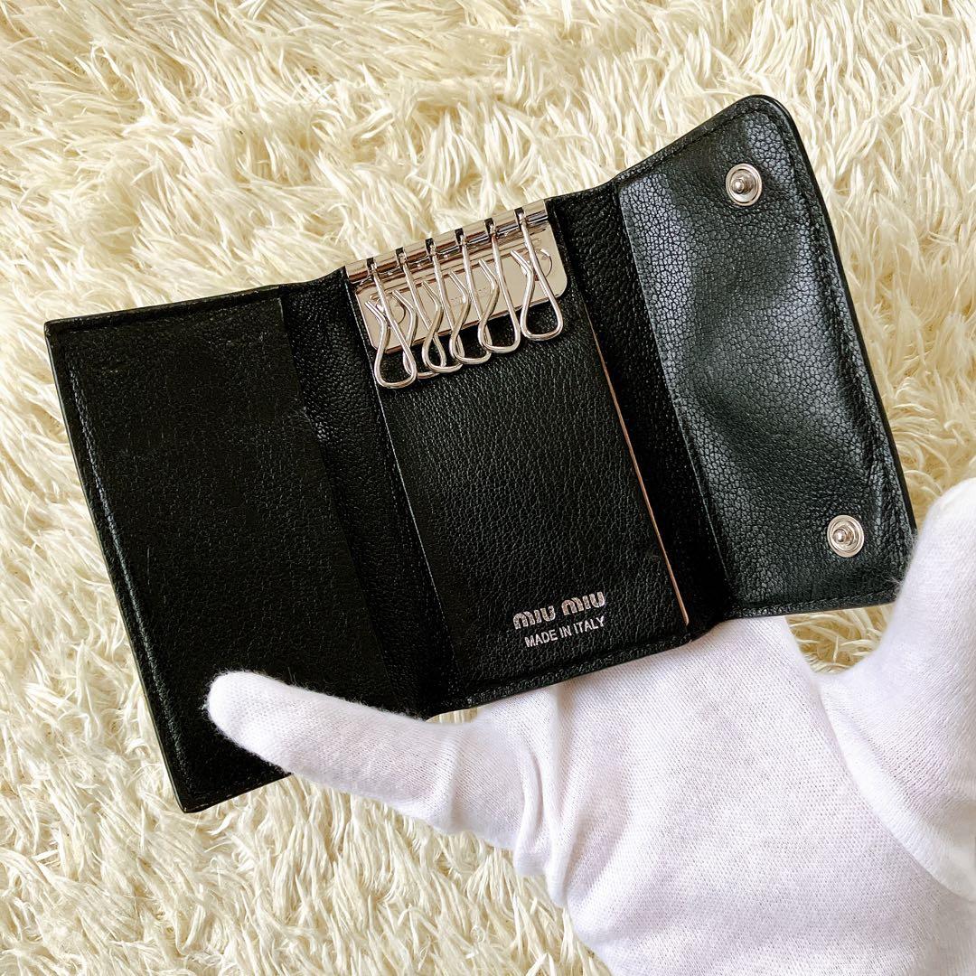 良品✨ 22春夏モデル✨ミュウミュウ キーケース　パール リボンレザー 黒