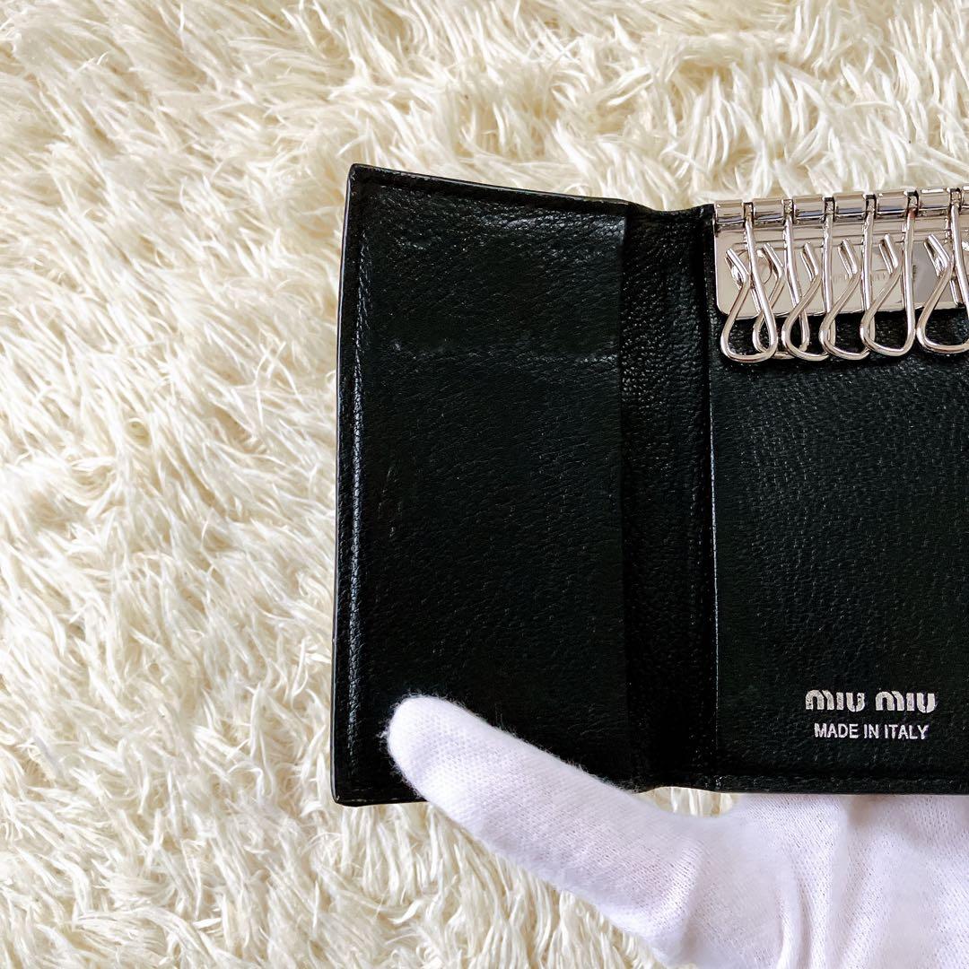 良品✨ 22春夏モデル✨ミュウミュウ キーケース　パール リボンレザー 黒