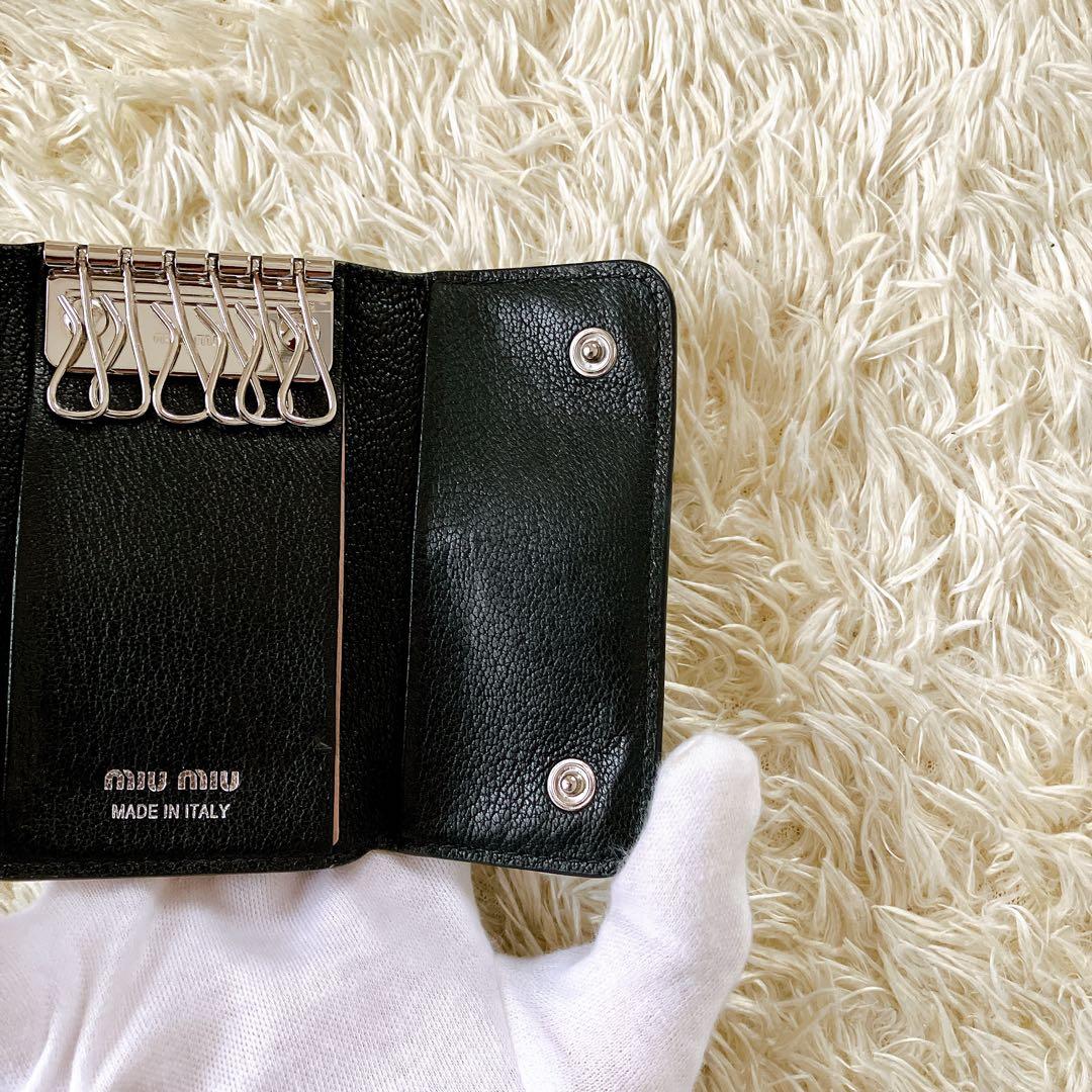 良品✨ 22春夏モデル✨ミュウミュウ キーケース　パール リボンレザー 黒