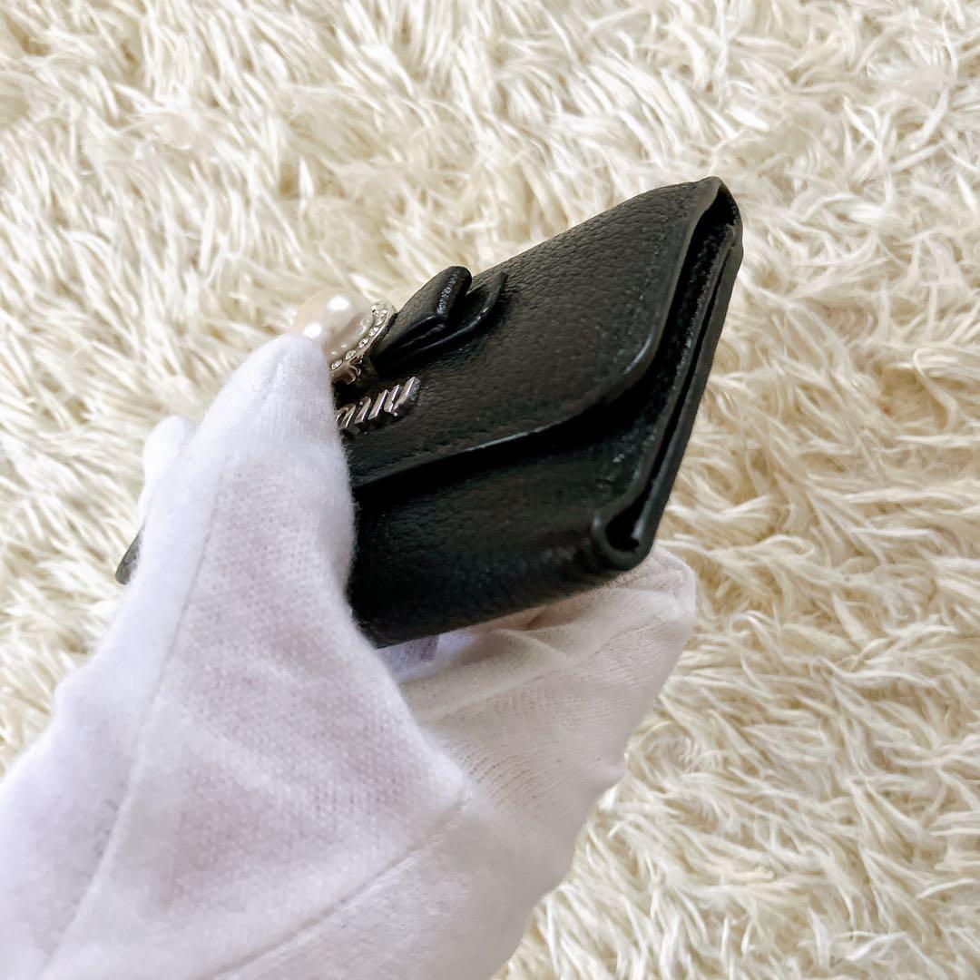 良品✨ 22春夏モデル✨ミュウミュウ キーケース　パール リボンレザー 黒