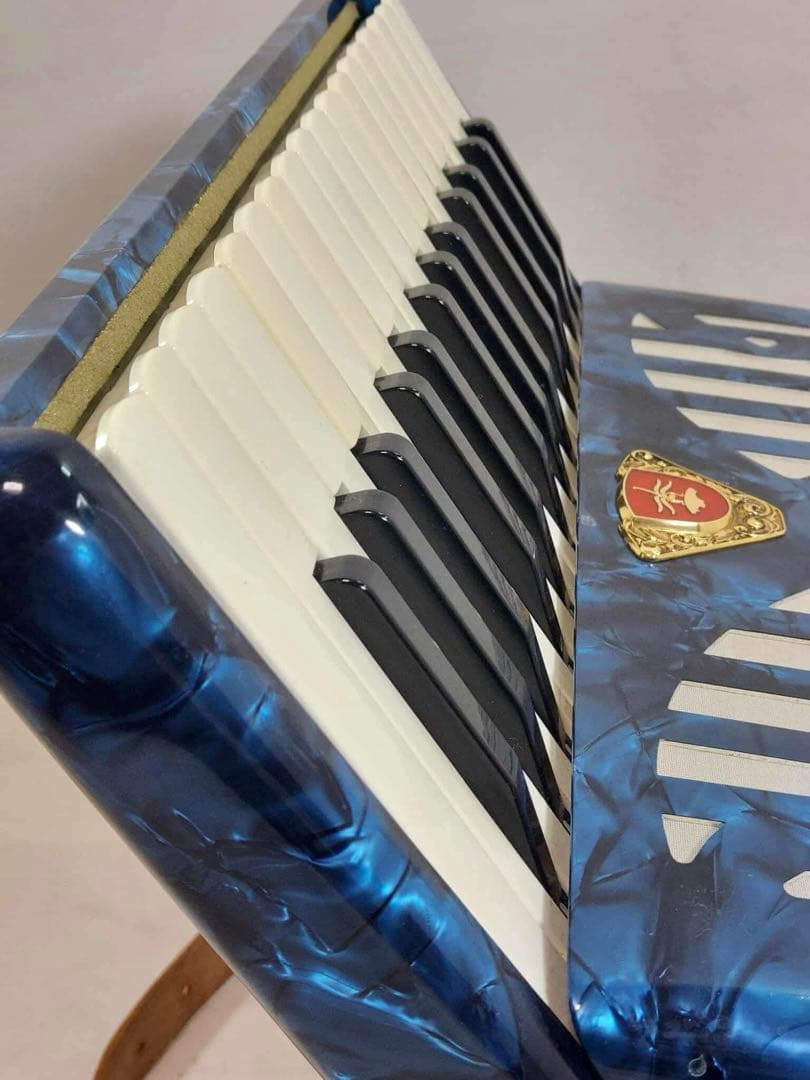 【訳あり品】TOMBO アコーディオン 30鍵盤 No.211 ハードケース付き