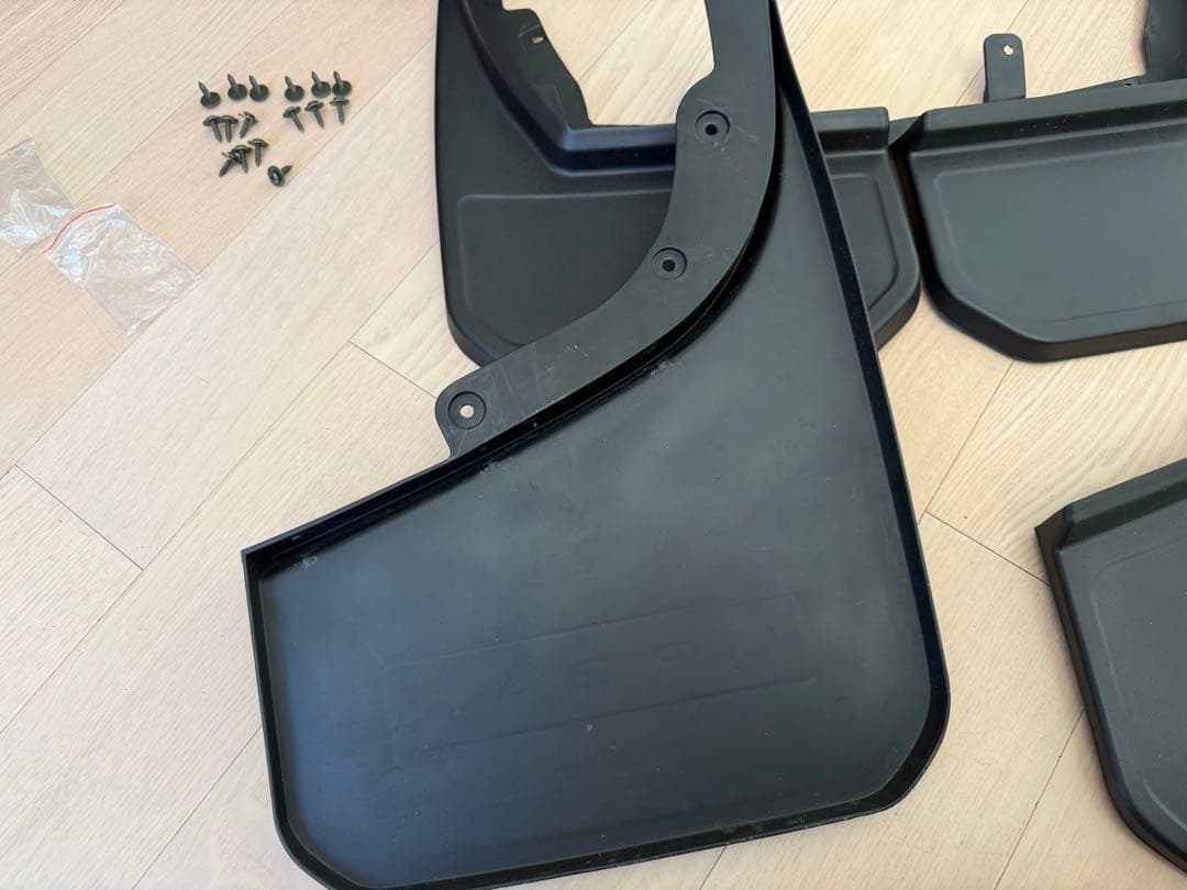 ディフェンダー　URBAN マッドフラップ　泥除けランドローバーV8 ディーゼル