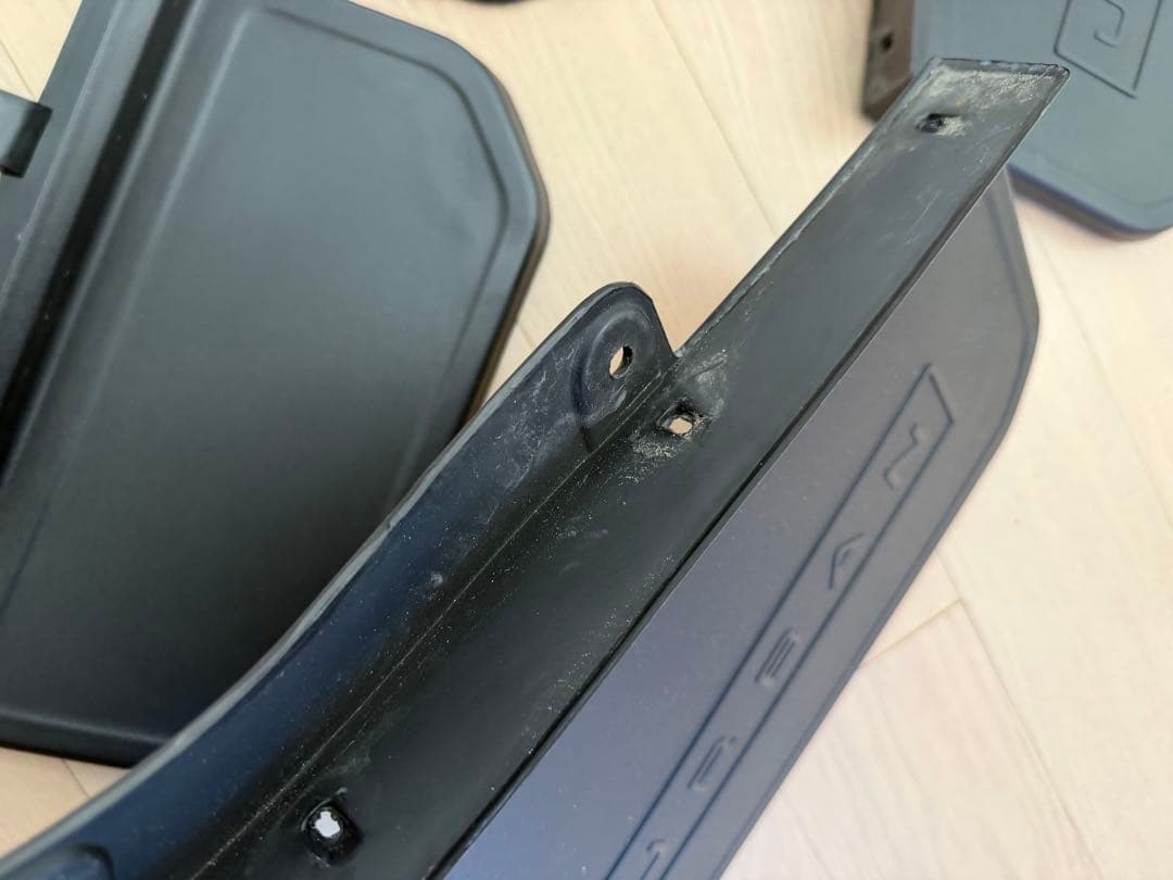 ディフェンダー　URBAN マッドフラップ　泥除けランドローバーV8 ディーゼル