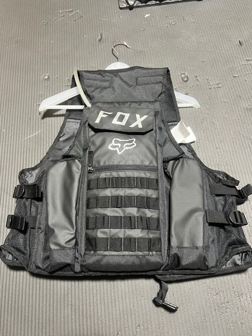 リージョンタックベスト　釣りにも　FOX LEGION OFFROAD ベスト