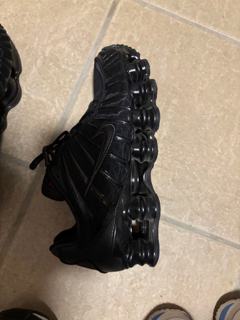 Nike Shox ブラック メンズ スニーカー