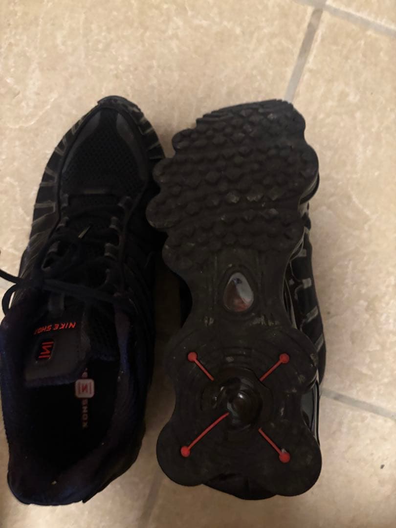 Nike Shox ブラック メンズ スニーカー