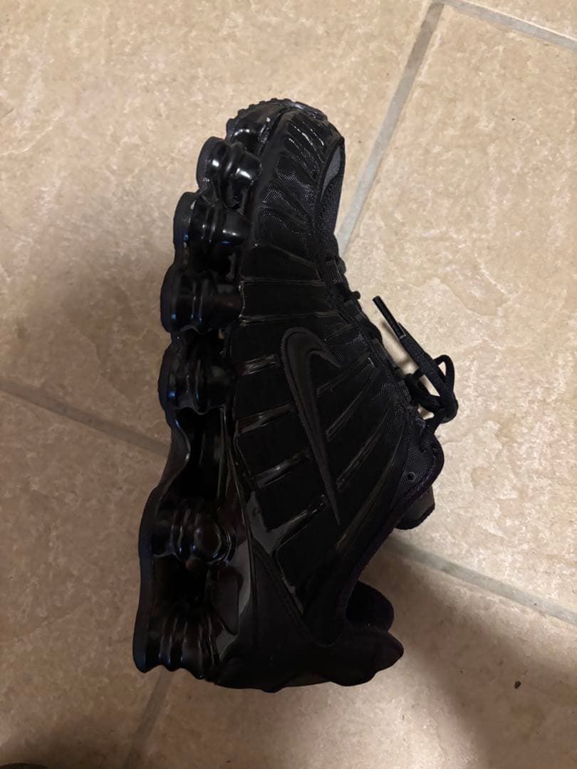 Nike Shox ブラック メンズ スニーカー