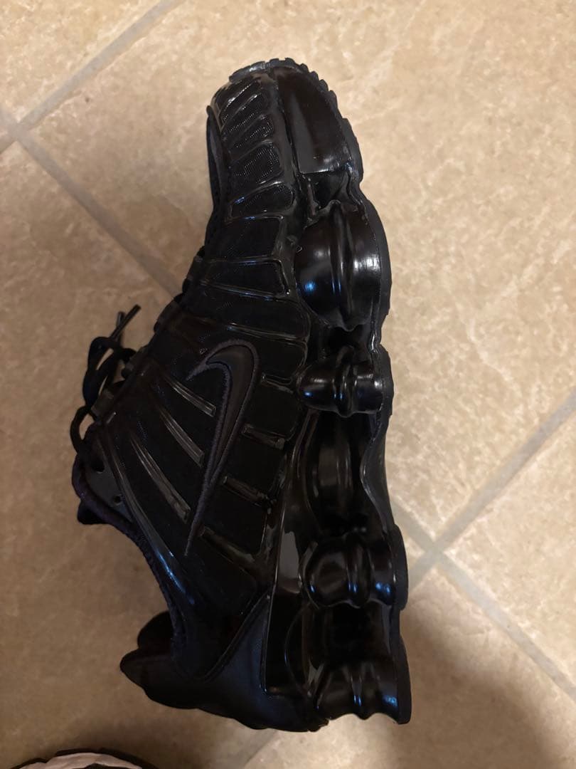 Nike Shox ブラック メンズ スニーカー