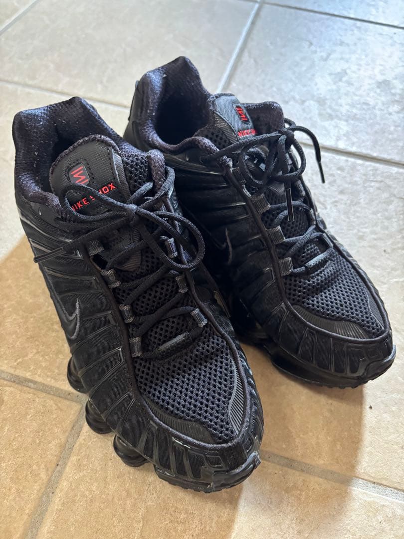 Nike Shox ブラック メンズ スニーカー