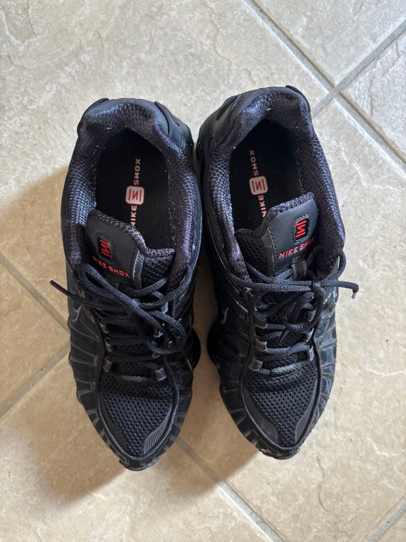 Nike Shox ブラック メンズ スニーカー