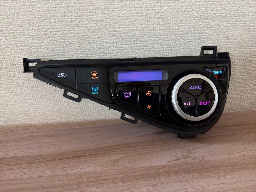 NHP10 アクア 後期　エアコンパネル レインボーカラ打ち替え完成品 。