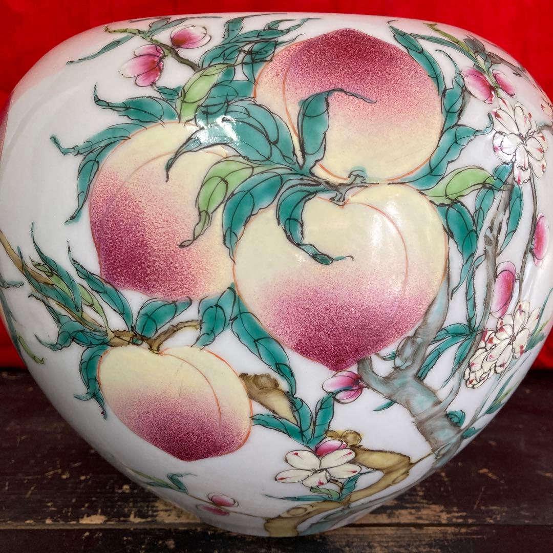 中国　色絵　粉彩　壺　九桃蝙蝠図　大清雍正年製銘