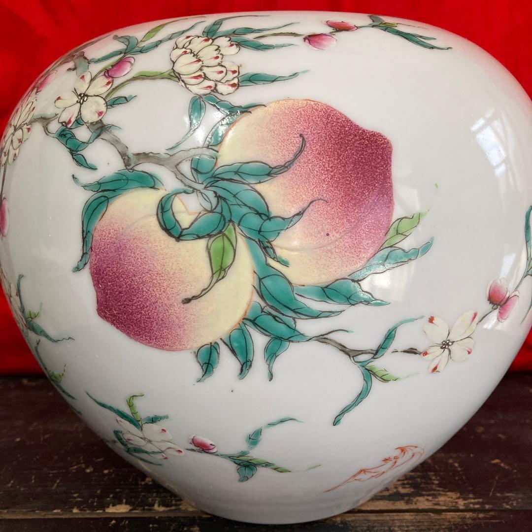 中国　色絵　粉彩　壺　九桃蝙蝠図　大清雍正年製銘