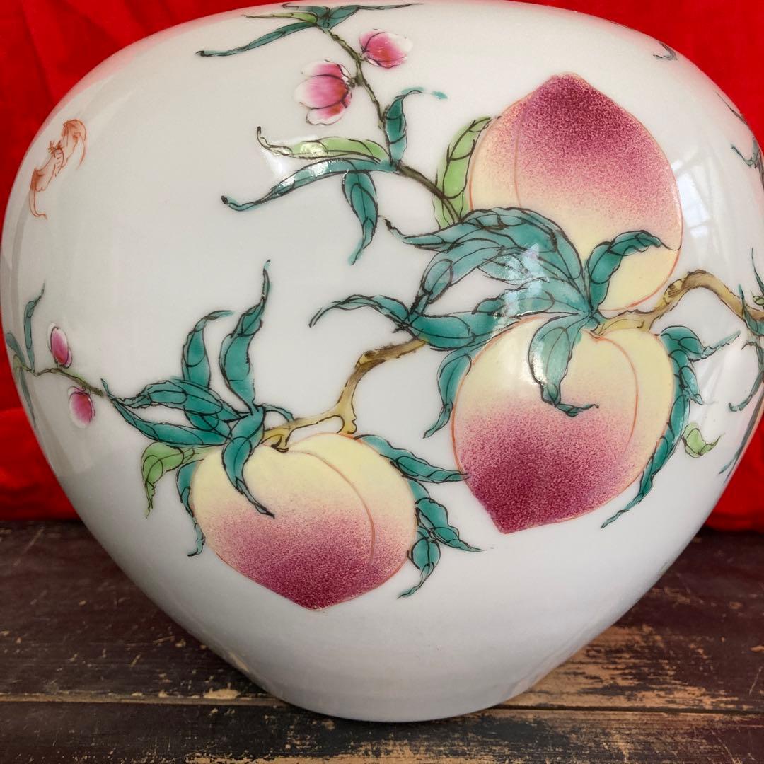 中国　色絵　粉彩　壺　九桃蝙蝠図　大清雍正年製銘