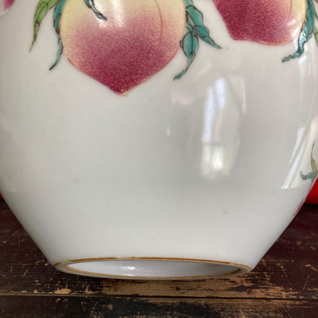 中国　色絵　粉彩　壺　九桃蝙蝠図　大清雍正年製銘