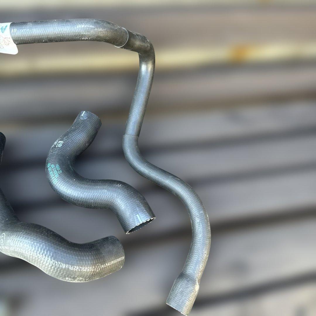 メルセデスベンツ部品　多分w124の500Ｅ用のホース類一式４点セット　未使用品