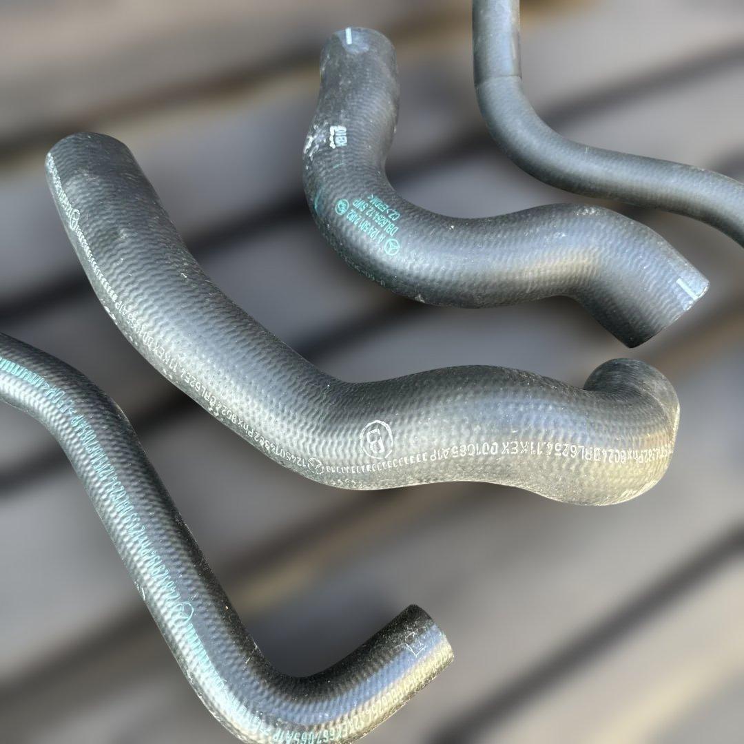 メルセデスベンツ部品　多分w124の500Ｅ用のホース類一式４点セット　未使用品