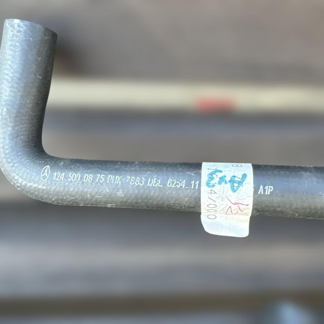 メルセデスベンツ部品　多分w124の500Ｅ用のホース類一式４点セット　未使用品