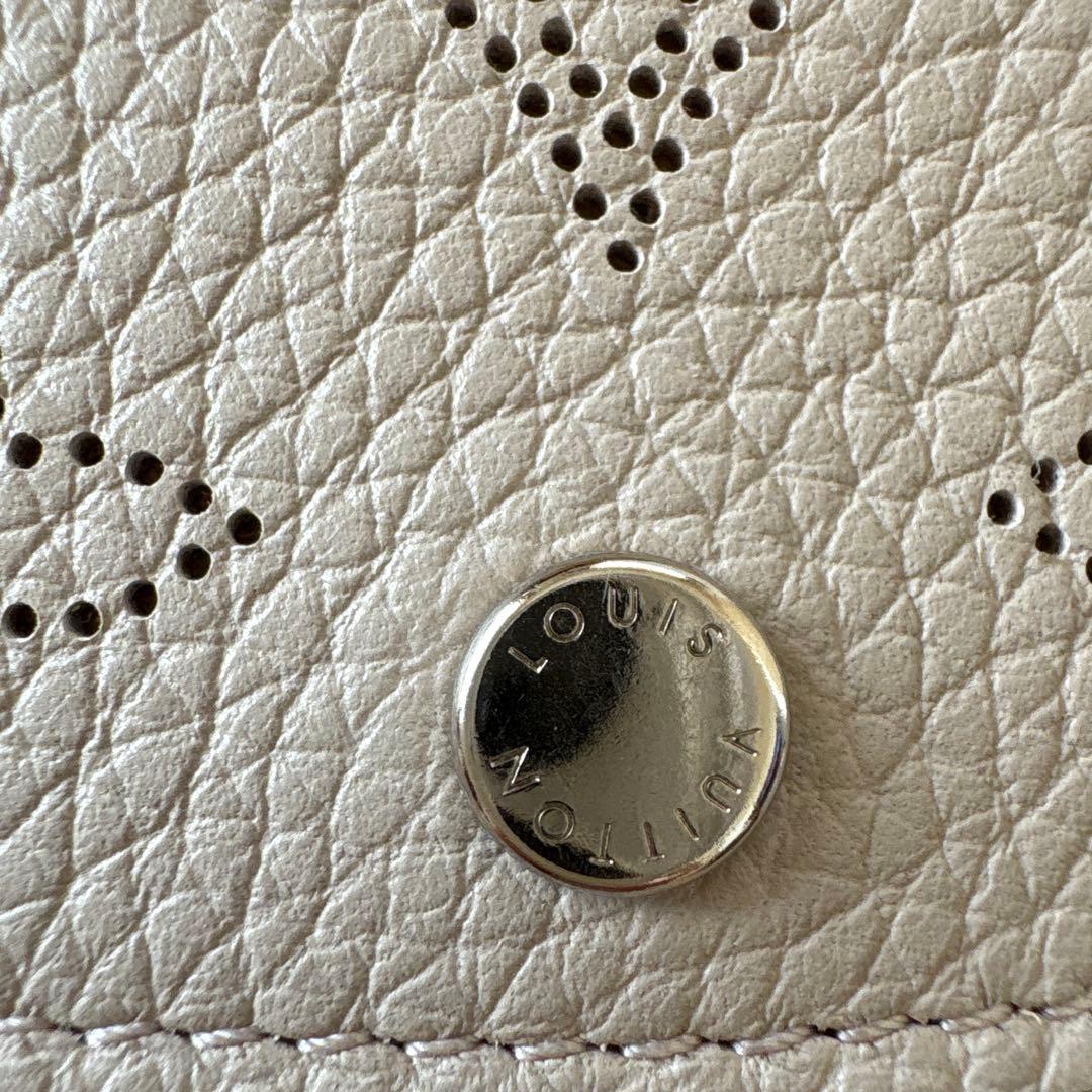 LOUIS VUITTON マヒナ ポルトカルトレクトヴェルソフラグメントケース