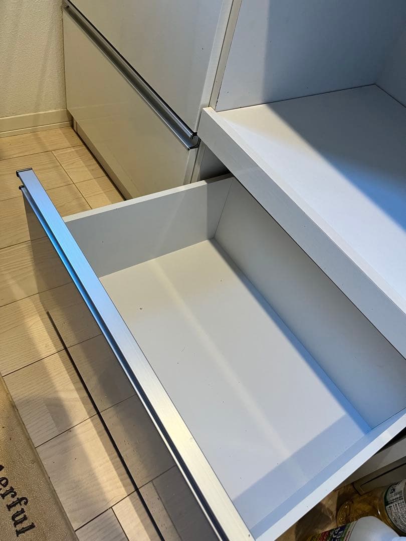 ホワイト 食器棚 ガラス扉付き 3段