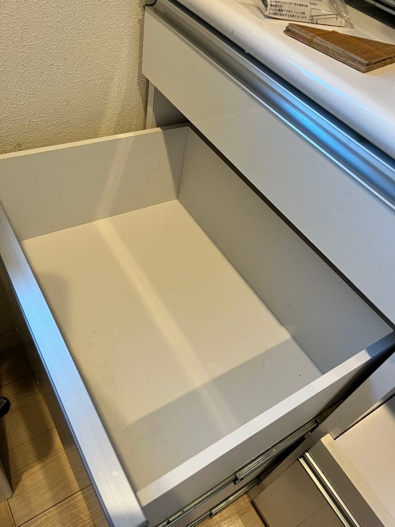 ホワイト 食器棚 ガラス扉付き 3段