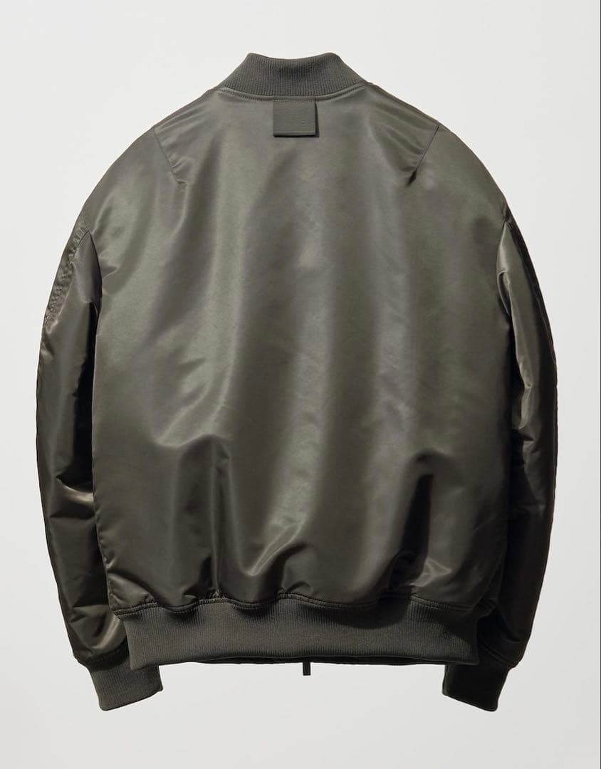 【超美品】UNIQLO +J ハイブリッドダウンオーバーサイズMA-1 サイズM