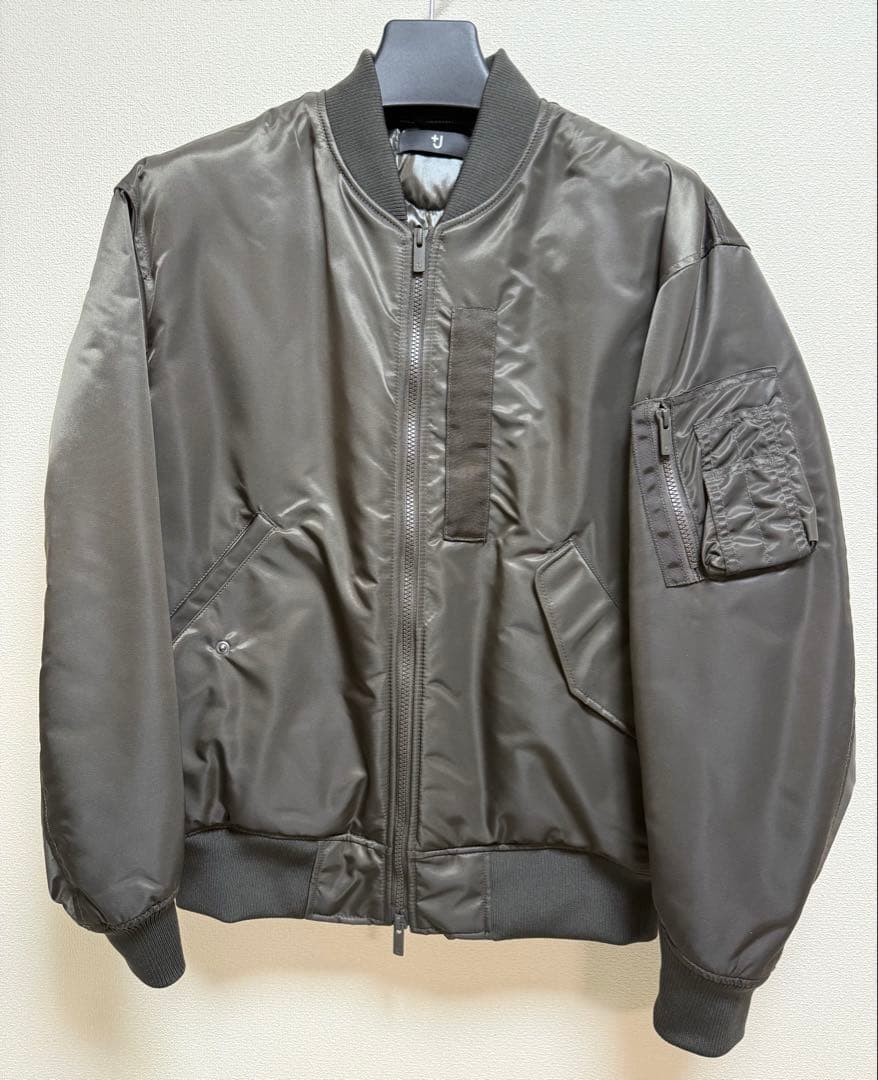【超美品】UNIQLO +J ハイブリッドダウンオーバーサイズMA-1 サイズM