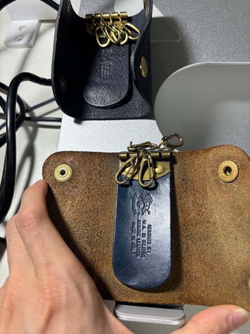 イルビゾンテ　IL BISONTE レザーキーケース ネイビー ブラック