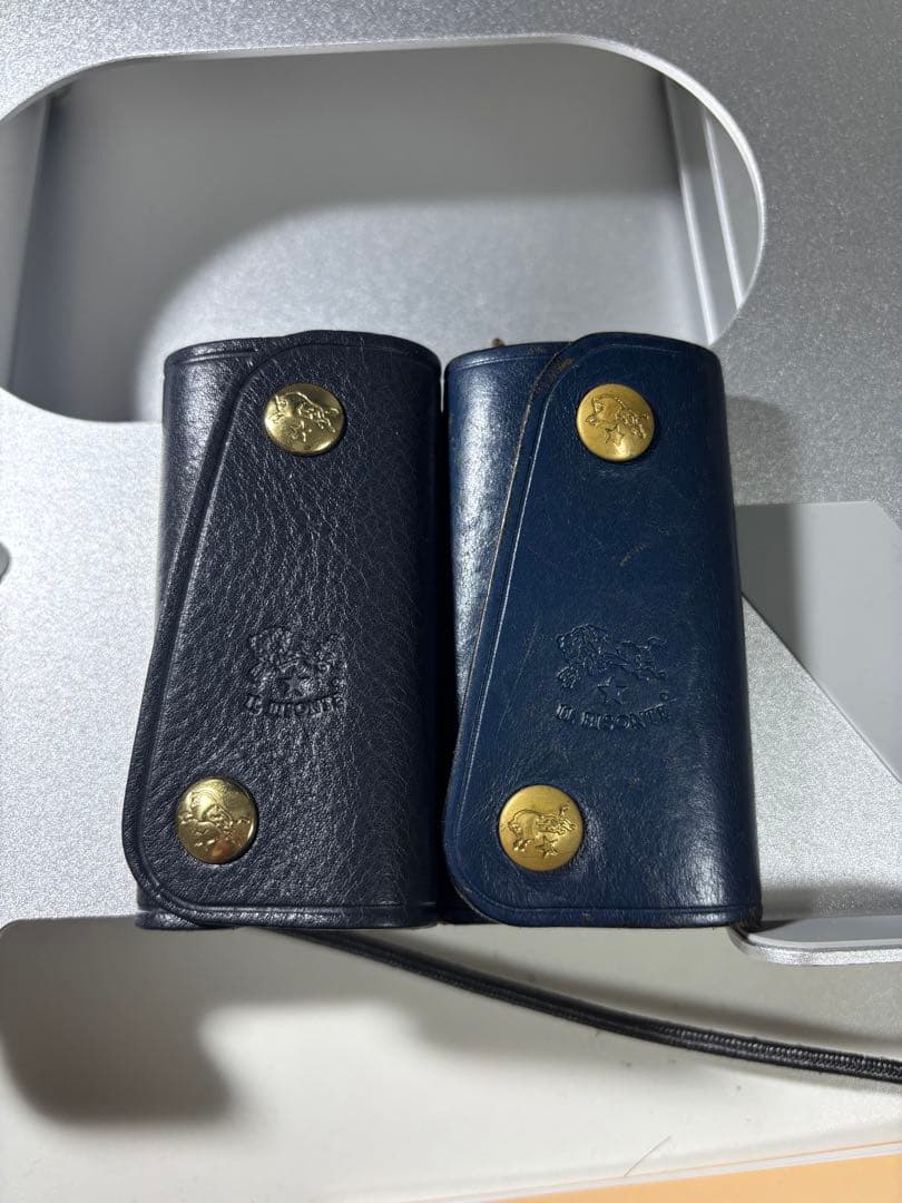 イルビゾンテ　IL BISONTE レザーキーケース ネイビー ブラック