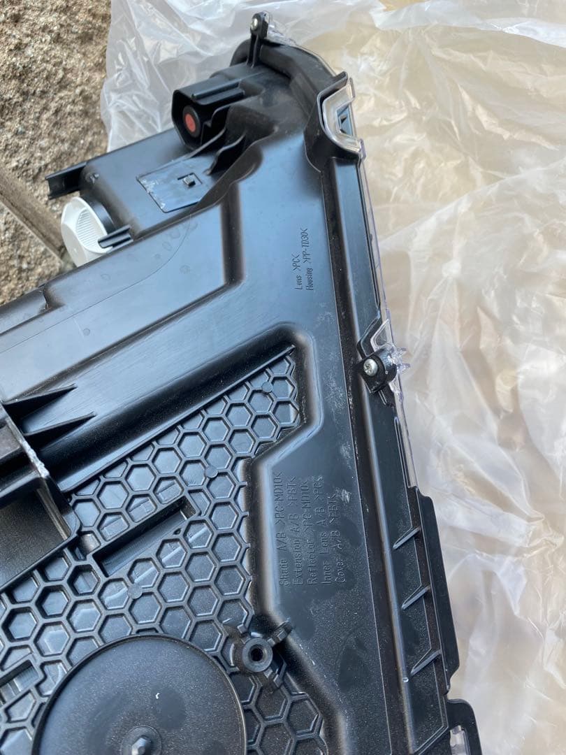 ヤリスクロス　左ヘッドライト