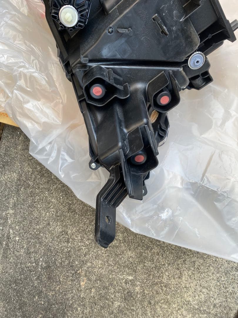 ヤリスクロス　左ヘッドライト