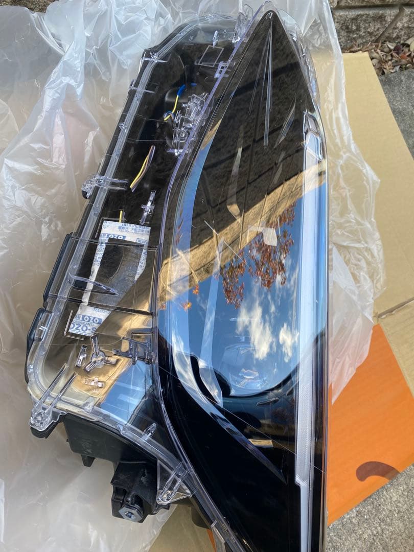 ヤリスクロス　左ヘッドライト