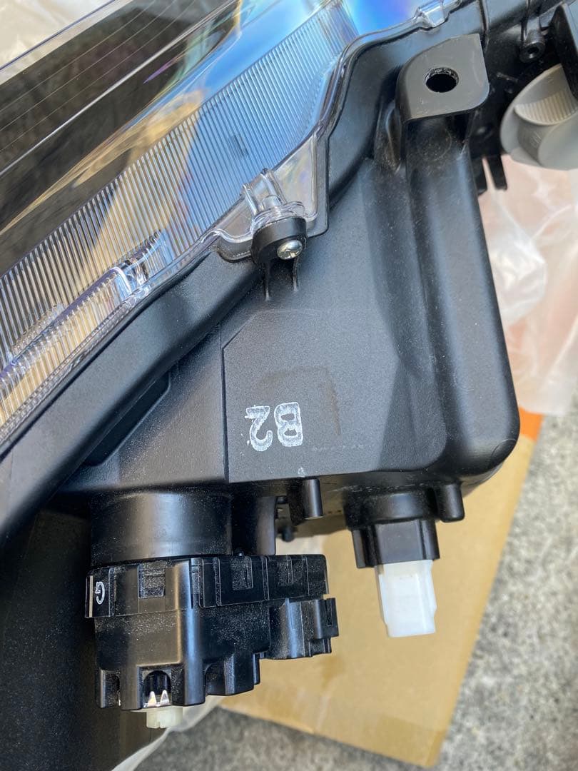 ヤリスクロス　左ヘッドライト