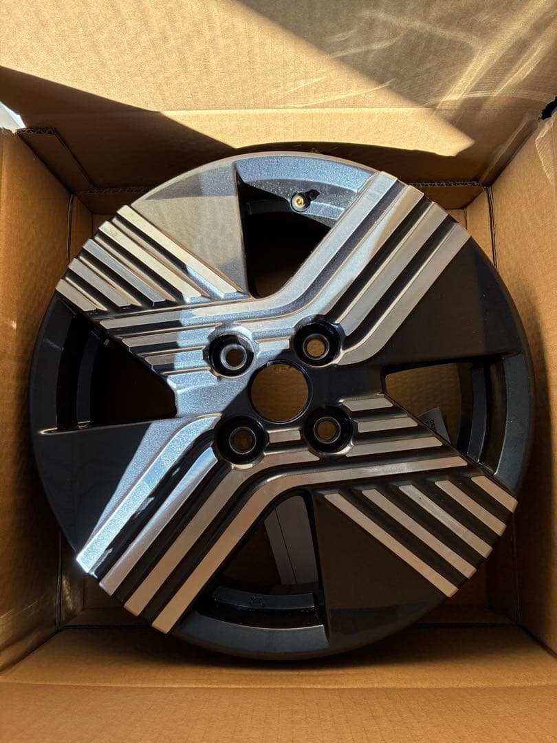 NISSAN サクラ　15インチホイール