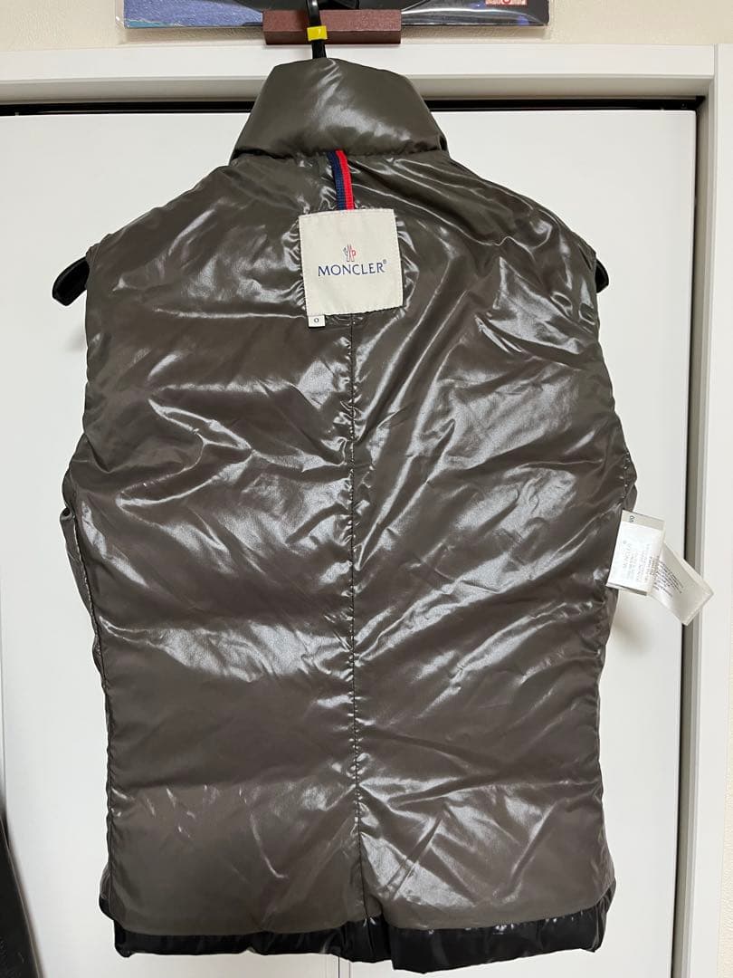 MONCLER ダウンベスト マルチカラー 早い者勝ち！