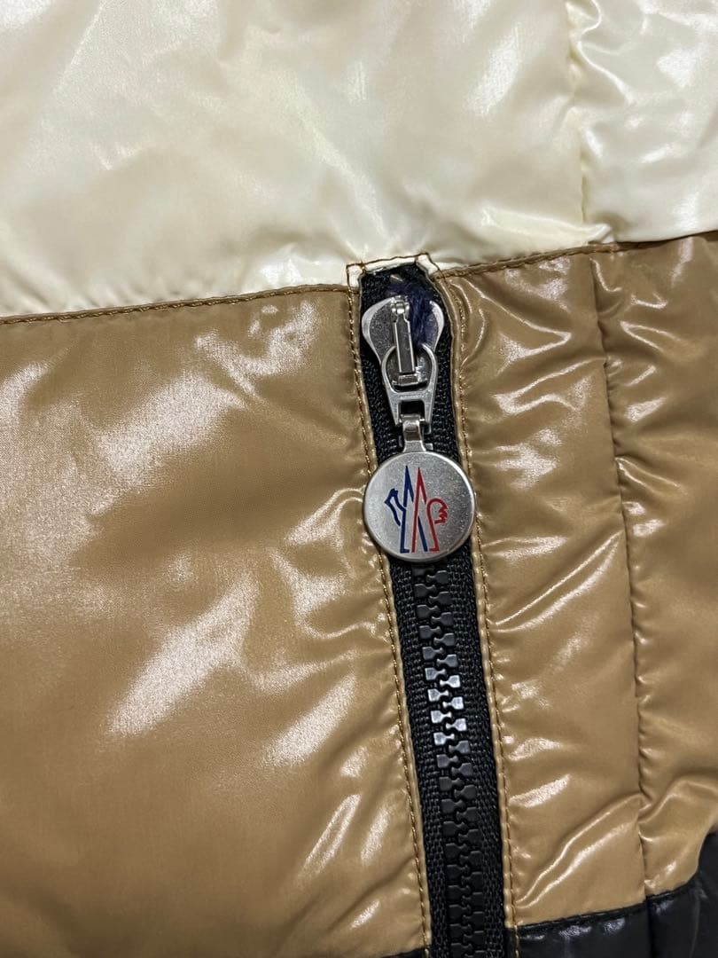 MONCLER ダウンベスト マルチカラー 早い者勝ち！