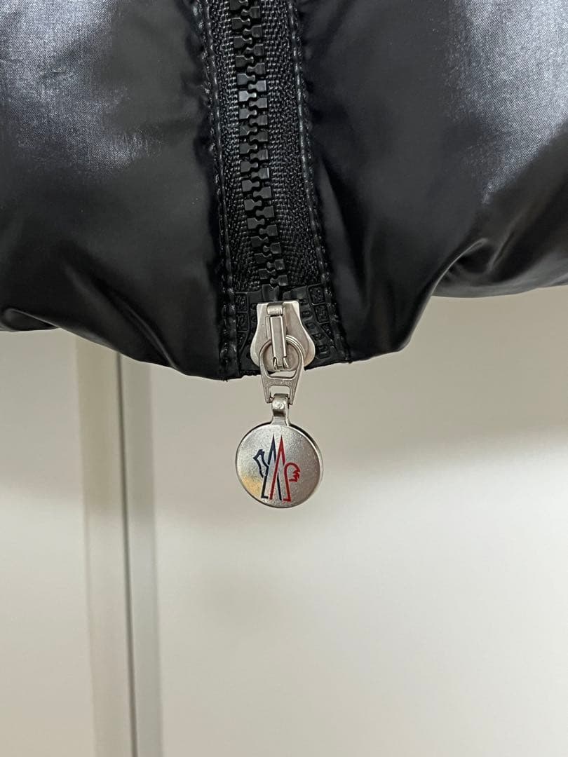 MONCLER ダウンベスト マルチカラー 早い者勝ち！