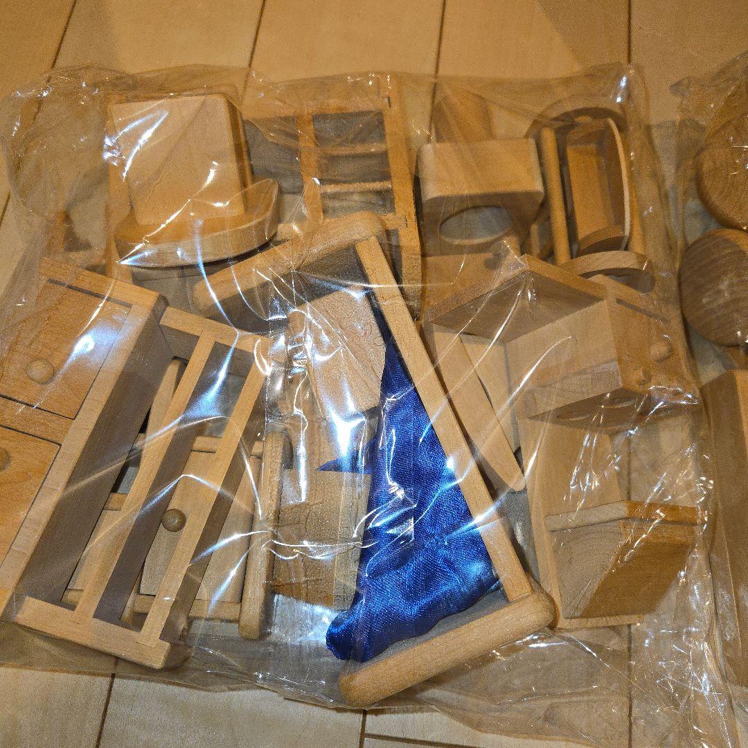 【廃盤】ボーネルンド　ドールハウス　人形　家具一式セット付き