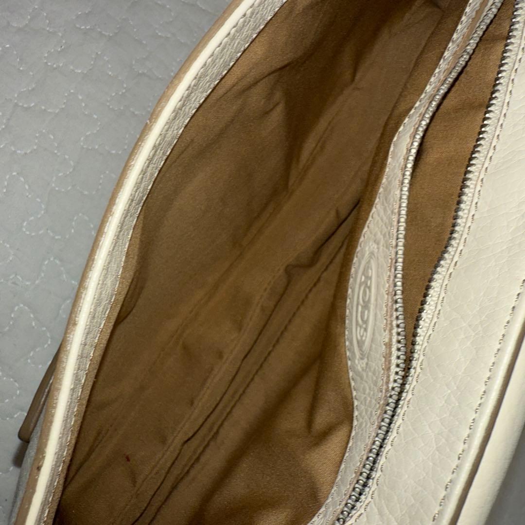 Tod's レザーショルダーバッグ ホワイト